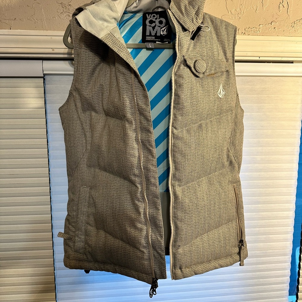 Volcom puffer vest with removable hood